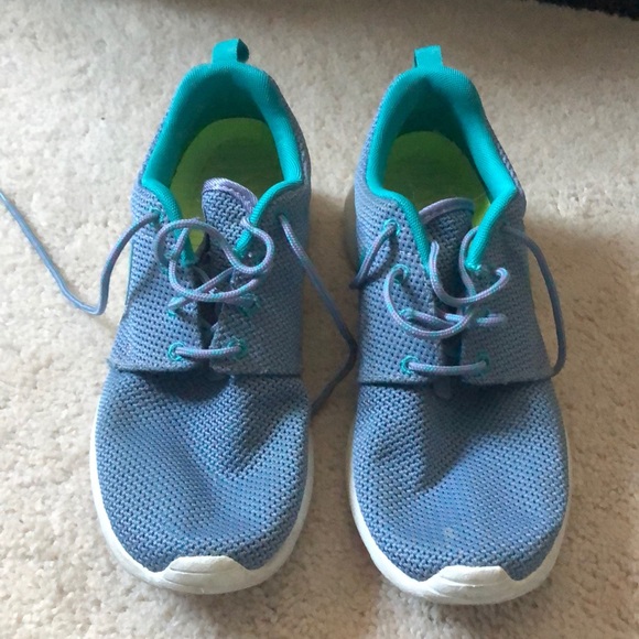 Nike Roshe Runs - Picture 2 of 4